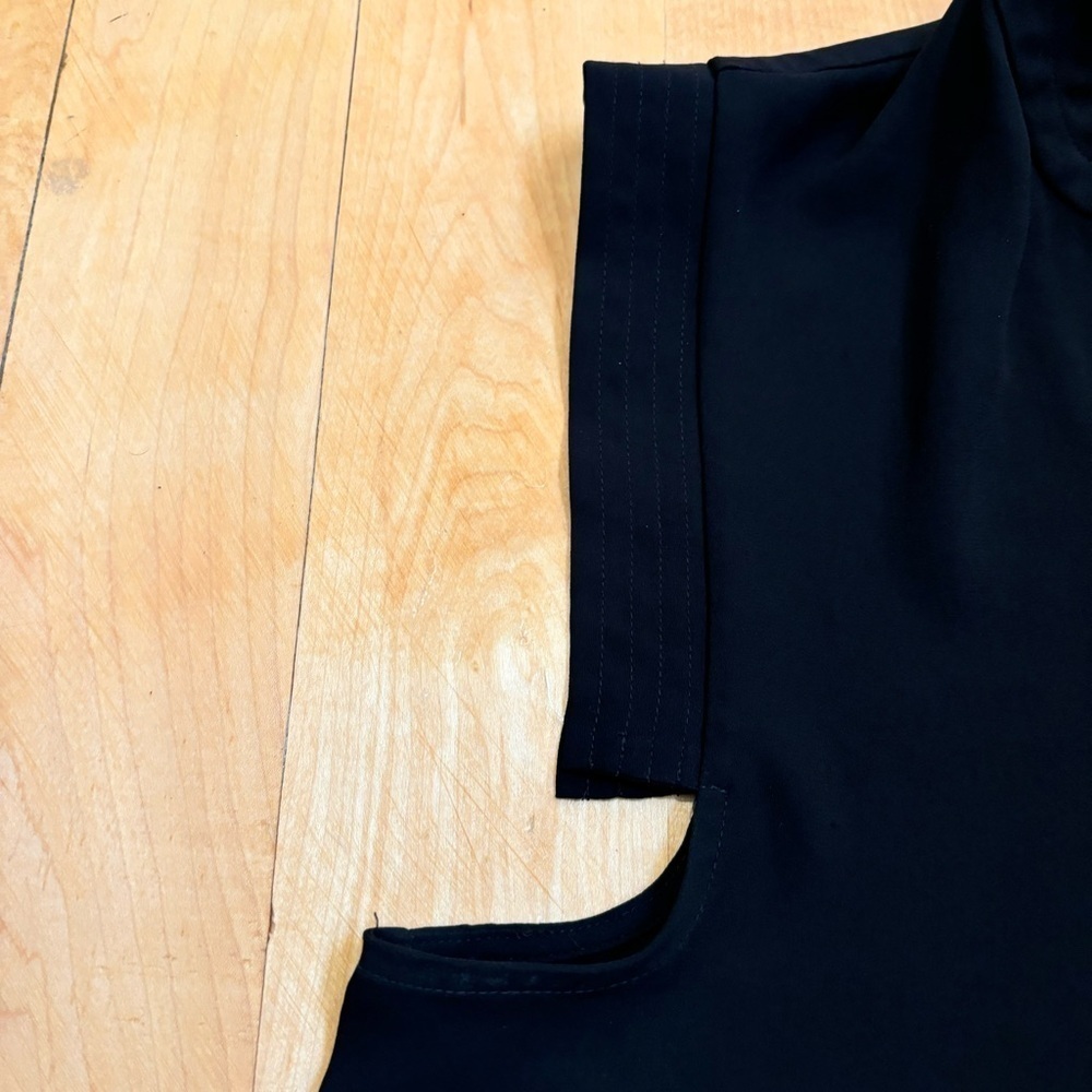 J.Crew V-Neck Sleeveless Top - size 12 - Picture 2 of 5